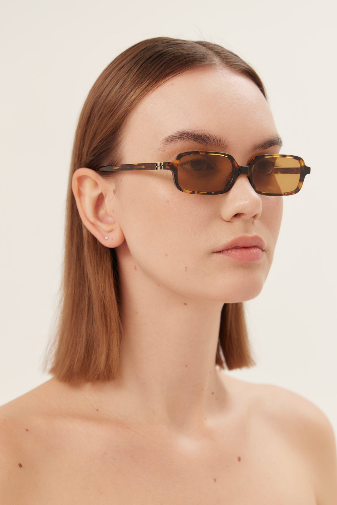 Miu Miu Regard
MU 11ZS 16K5S0 51-16