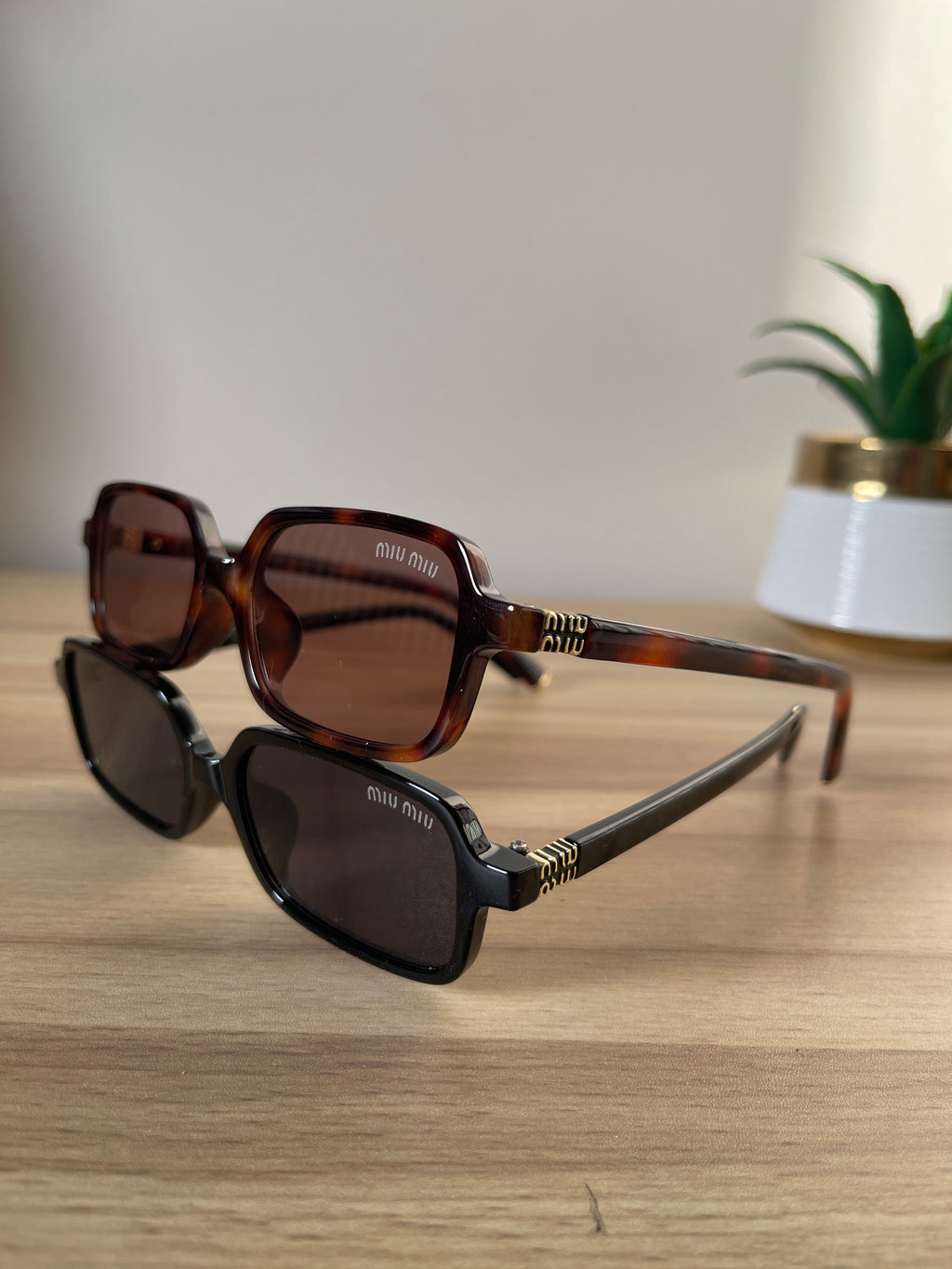 Miu Miu Regard
MU 11ZS 16K5S0 51-16