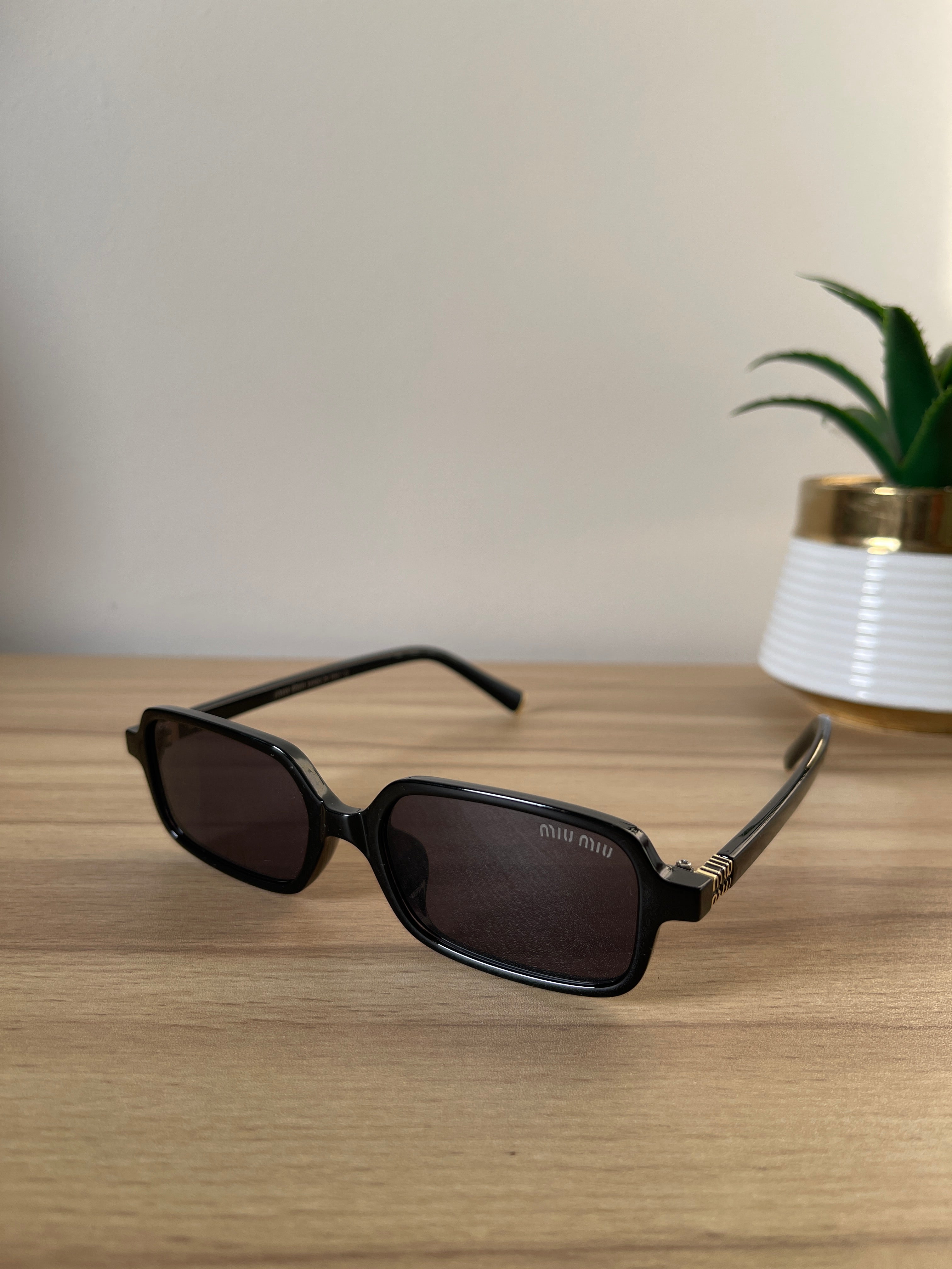 Miu Miu Regard
MU 11ZS 16K5S0 51-16