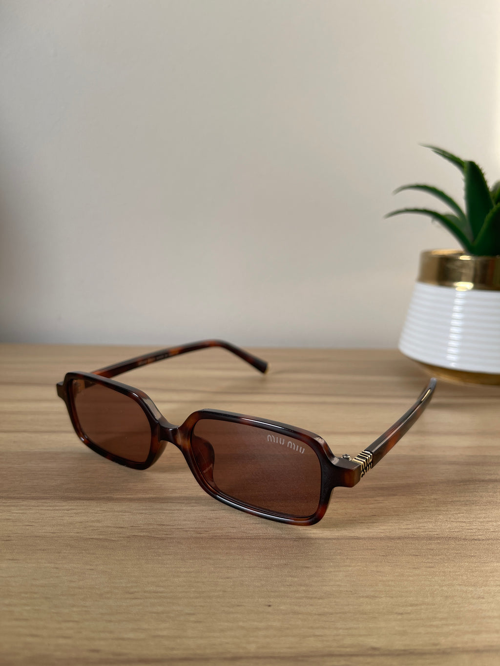 Miu Miu Regard
MU 11ZS 16K5S0 51-16