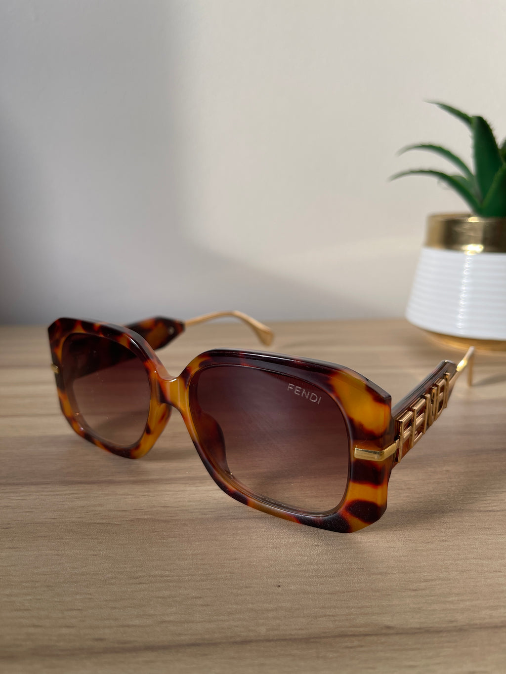 Fendi FE40065I