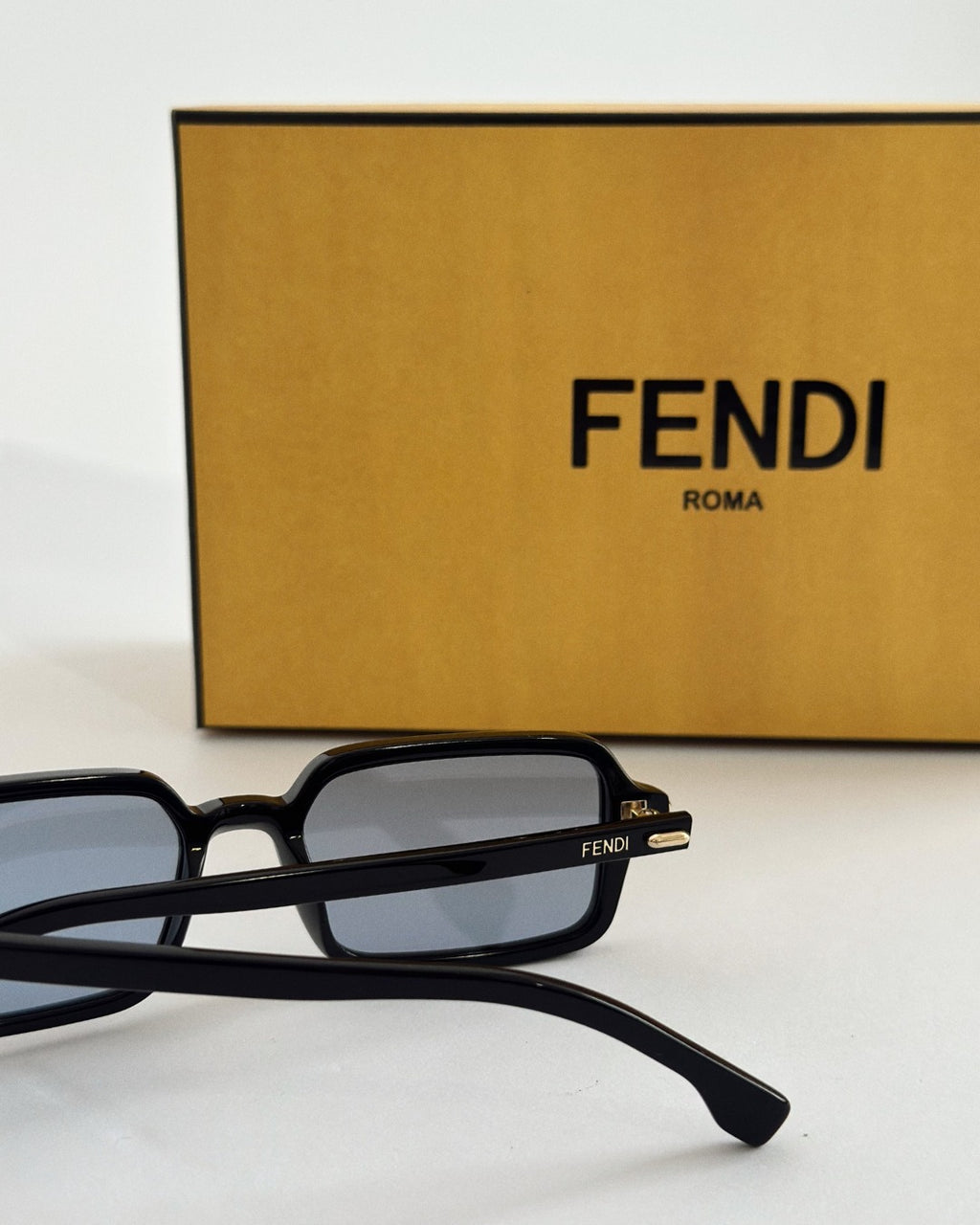 Fendi Selleria FE40174I