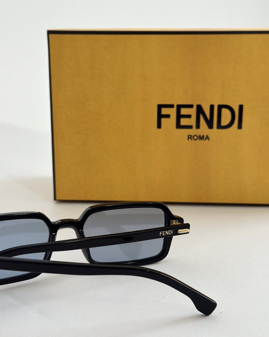 Fendi Selleria FE40174I