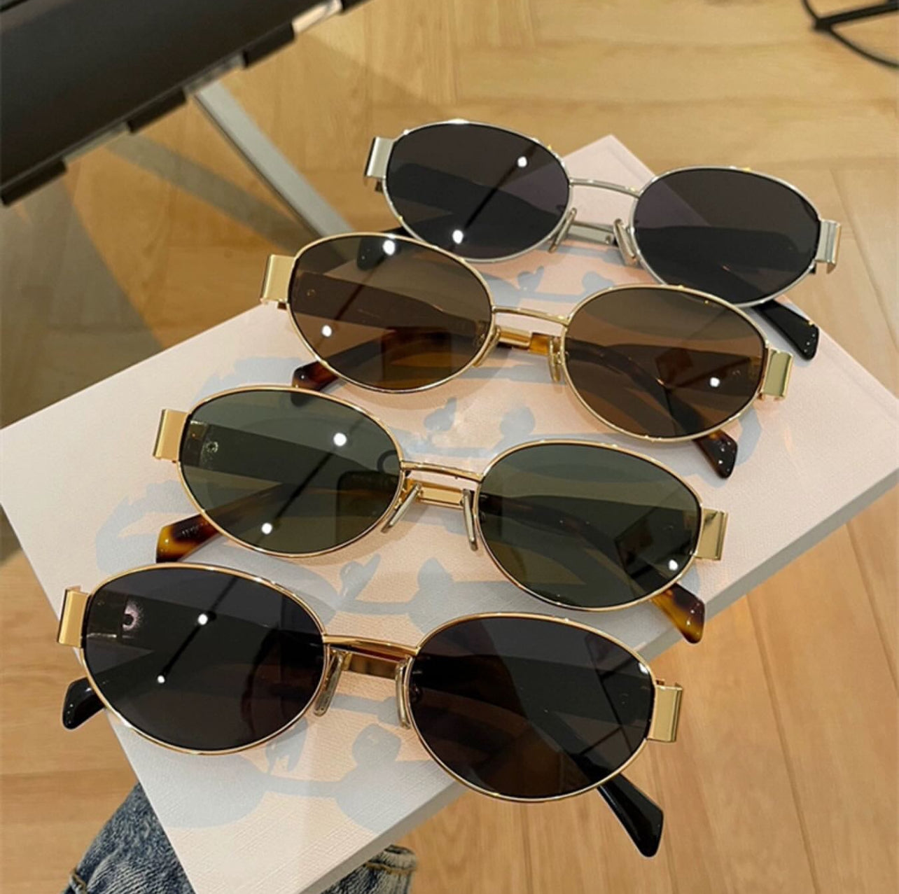 CELINE EYEWEAR
Triomphe Metal 01 oval sunglasses