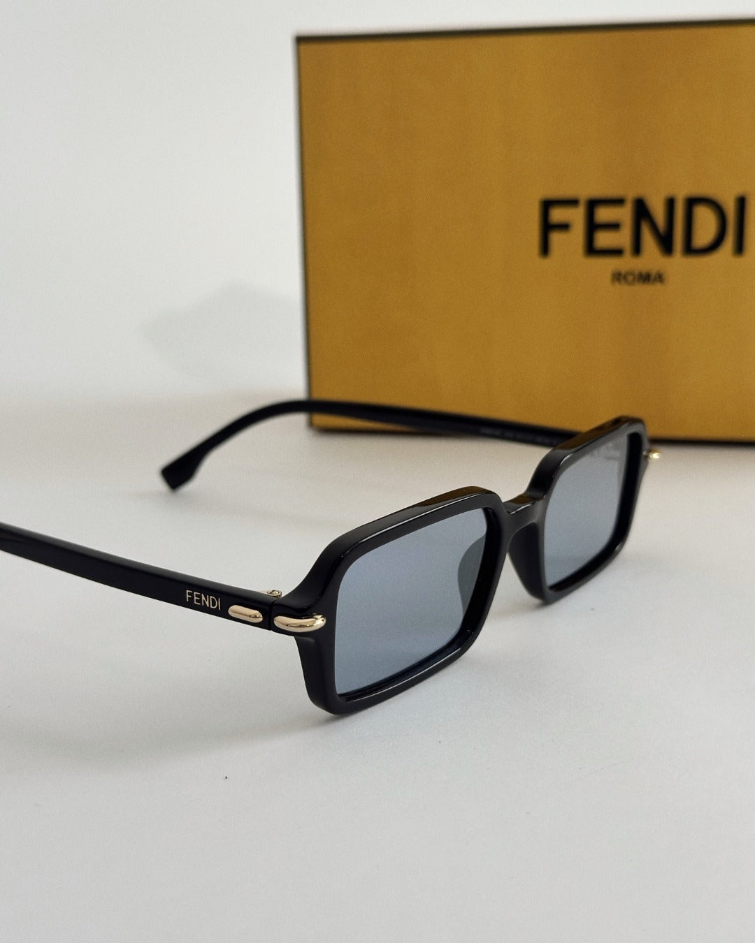 Fendi Selleria FE40174I