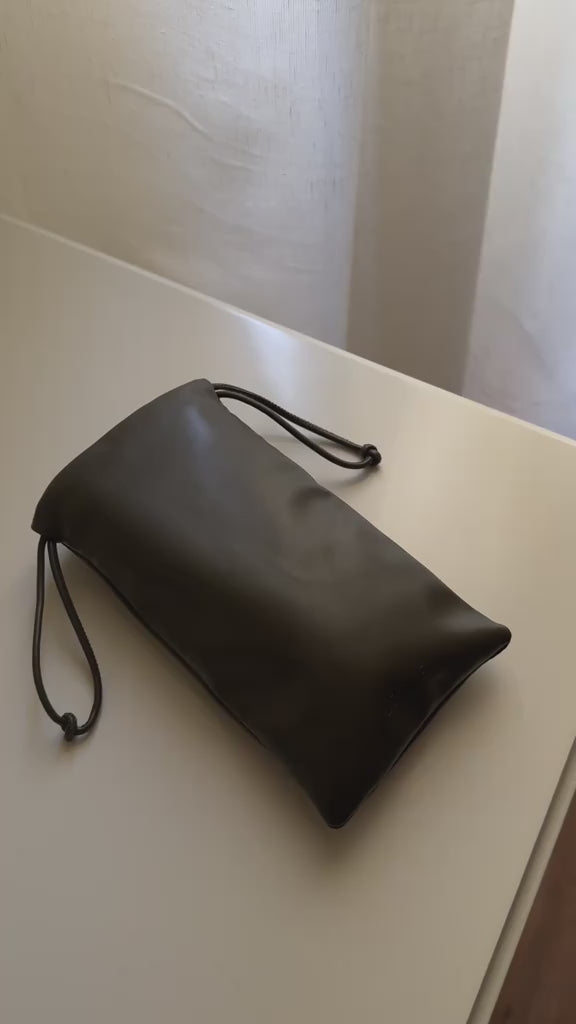 LOEWE
Anagram Hexagonal